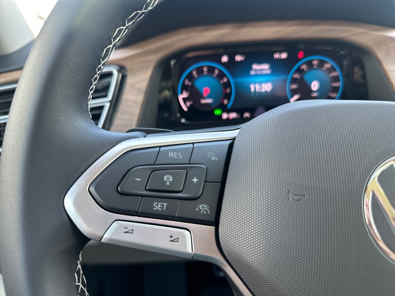 2026 Volkswagen Atlas 2.0T SE w/Technology FWD