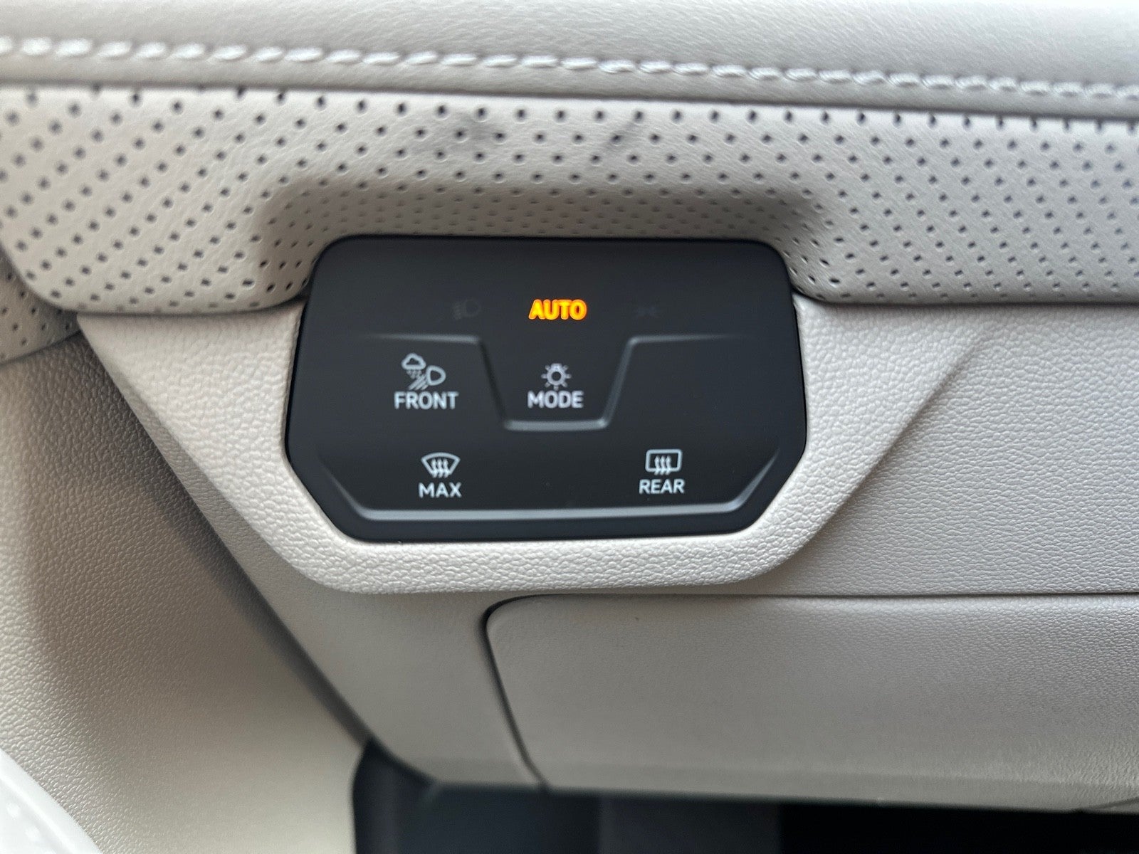 2026 Volkswagen Atlas 2.0T SE w/Technology FWD