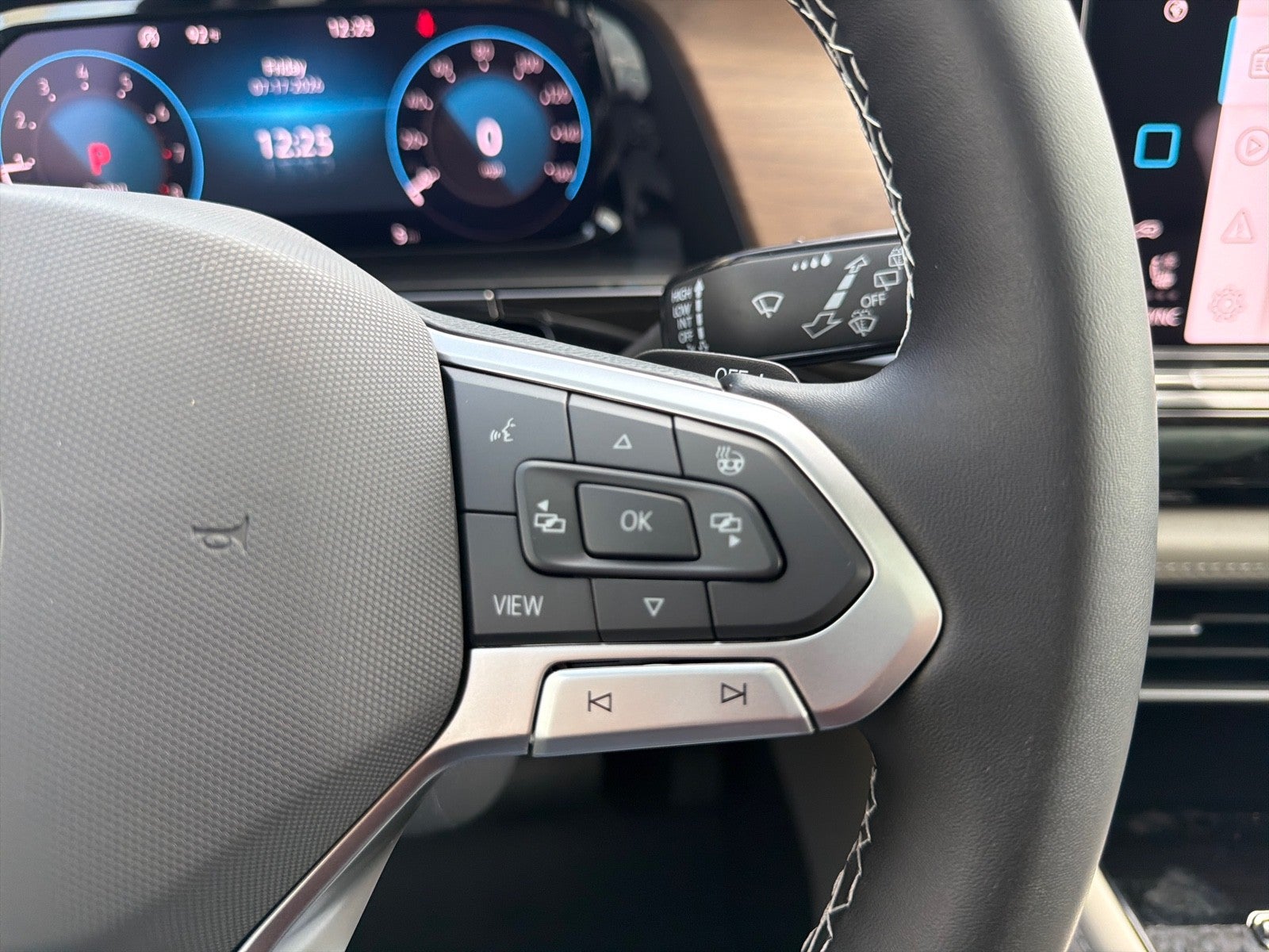 2026 Volkswagen Atlas 2.0T SE w/Technology FWD
