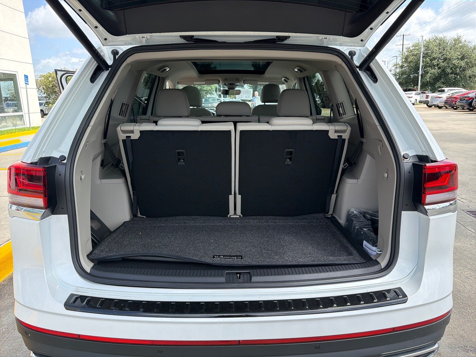 2026 Volkswagen Atlas 2.0T SE w/Technology FWD