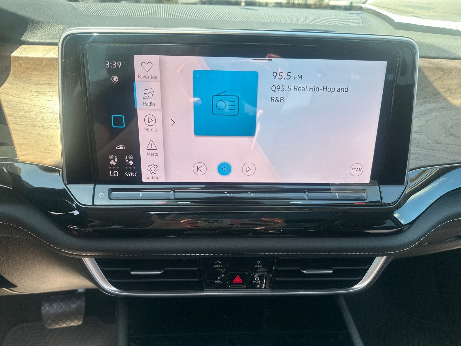 2026 Volkswagen Atlas 2.0T SE w/Technology FWD