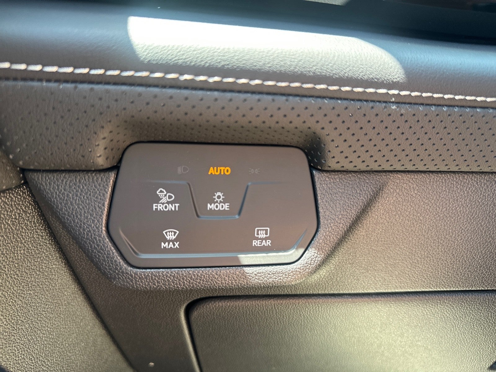 2026 Volkswagen Atlas 2.0T SE w/Technology FWD