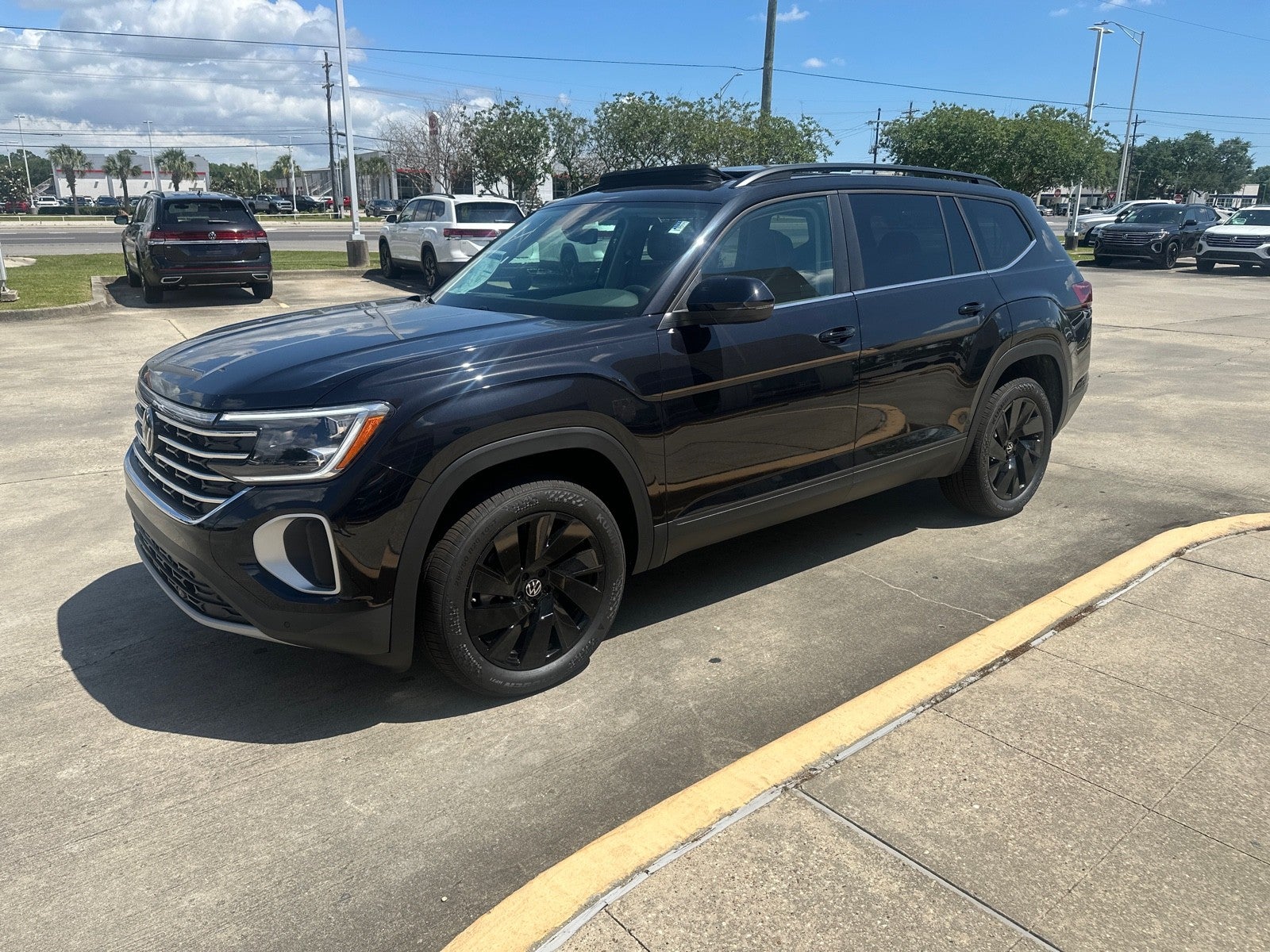 2026 Volkswagen Atlas 2.0T SE w/Technology FWD
