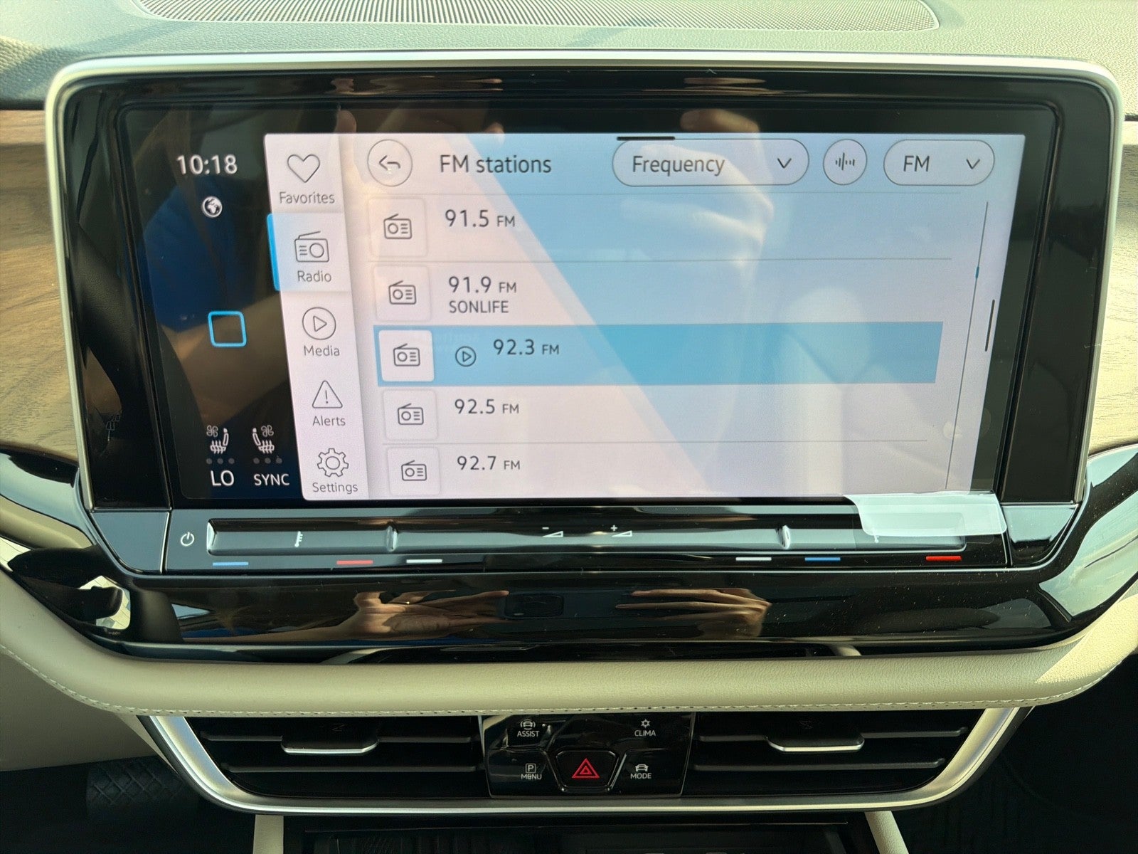 2026 Volkswagen Atlas 2.0T SE w/Technology FWD