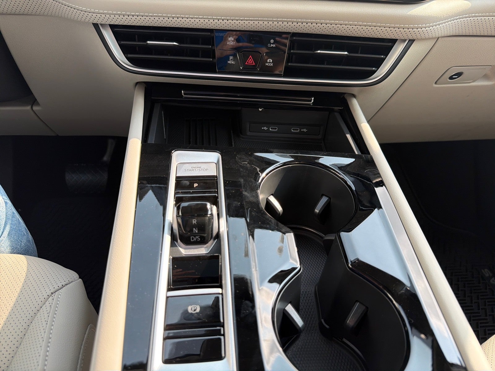 2026 Volkswagen Atlas 2.0T SE w/Technology FWD