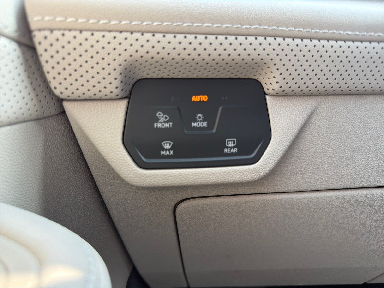 2026 Volkswagen Atlas 2.0T SE w/Technology FWD