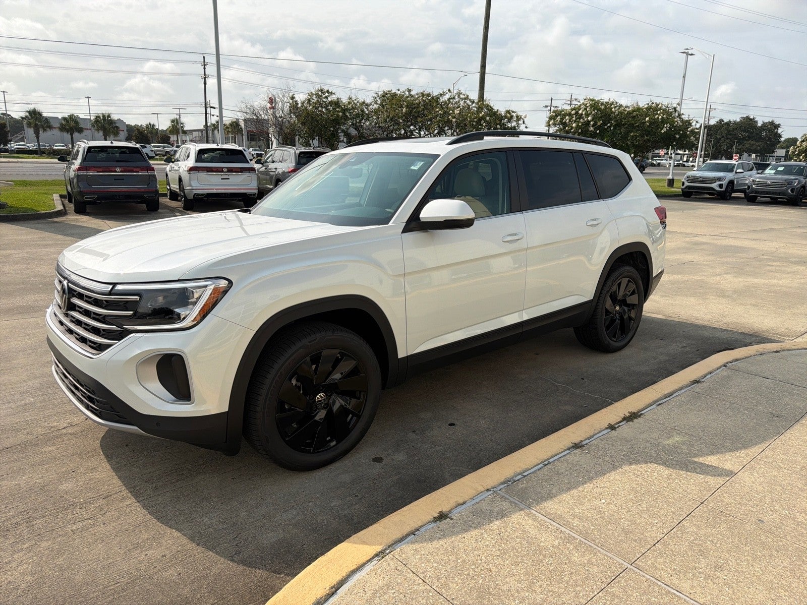 2026 Volkswagen Atlas 2.0T SE w/Technology FWD