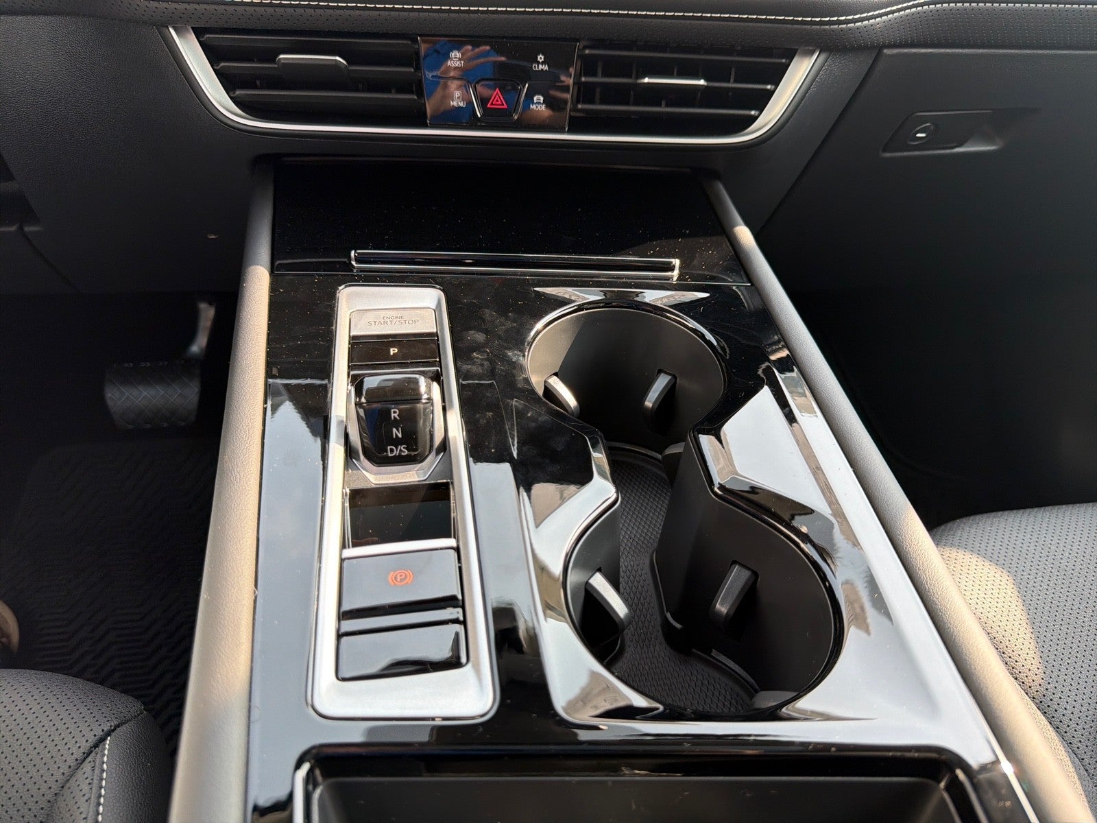 2026 Volkswagen Atlas 2.0T SE w/Technology FWD