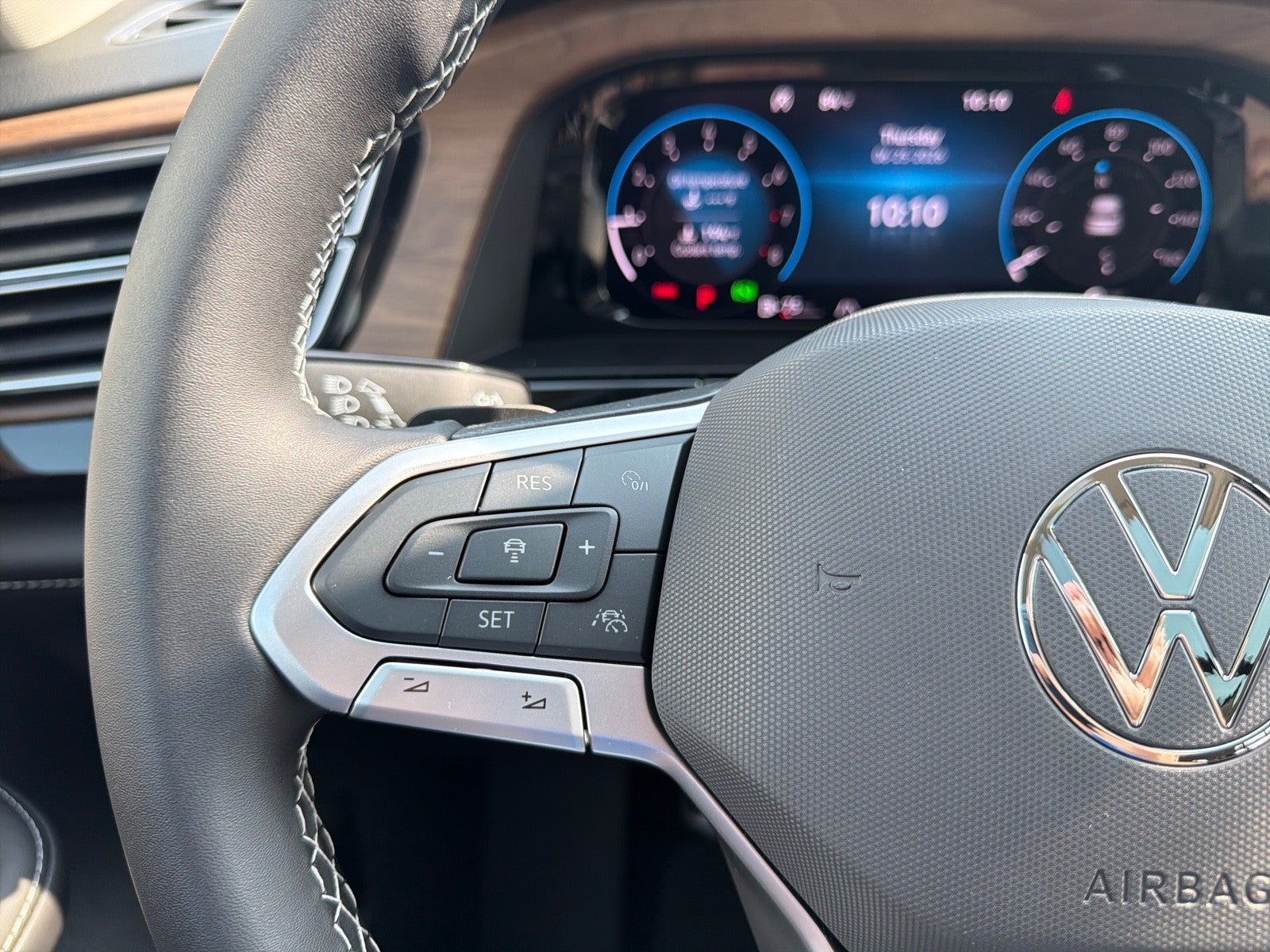 2026 Volkswagen Atlas 2.0T SE w/Technology FWD