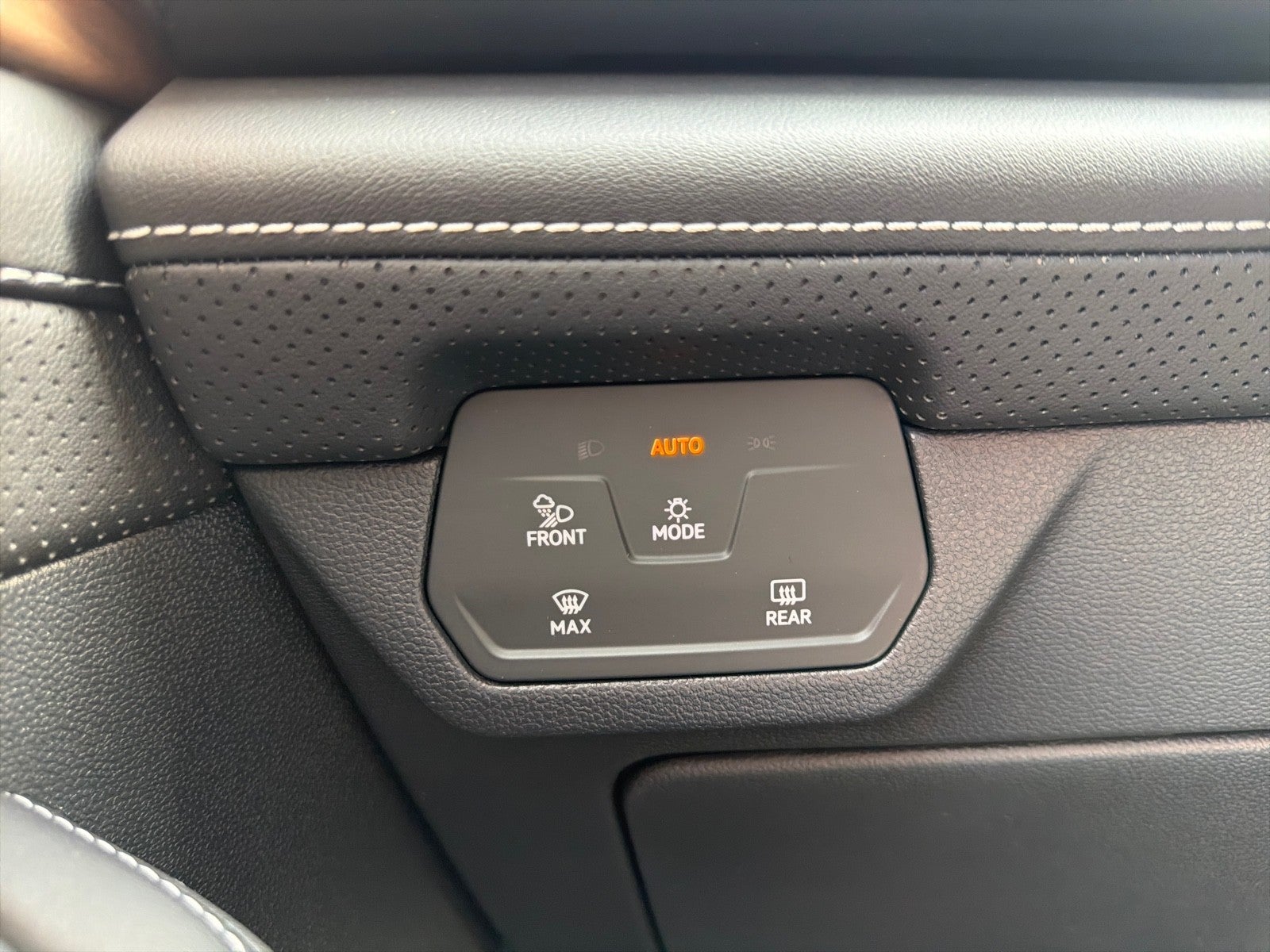 2026 Volkswagen Atlas 2.0T SE w/Technology FWD