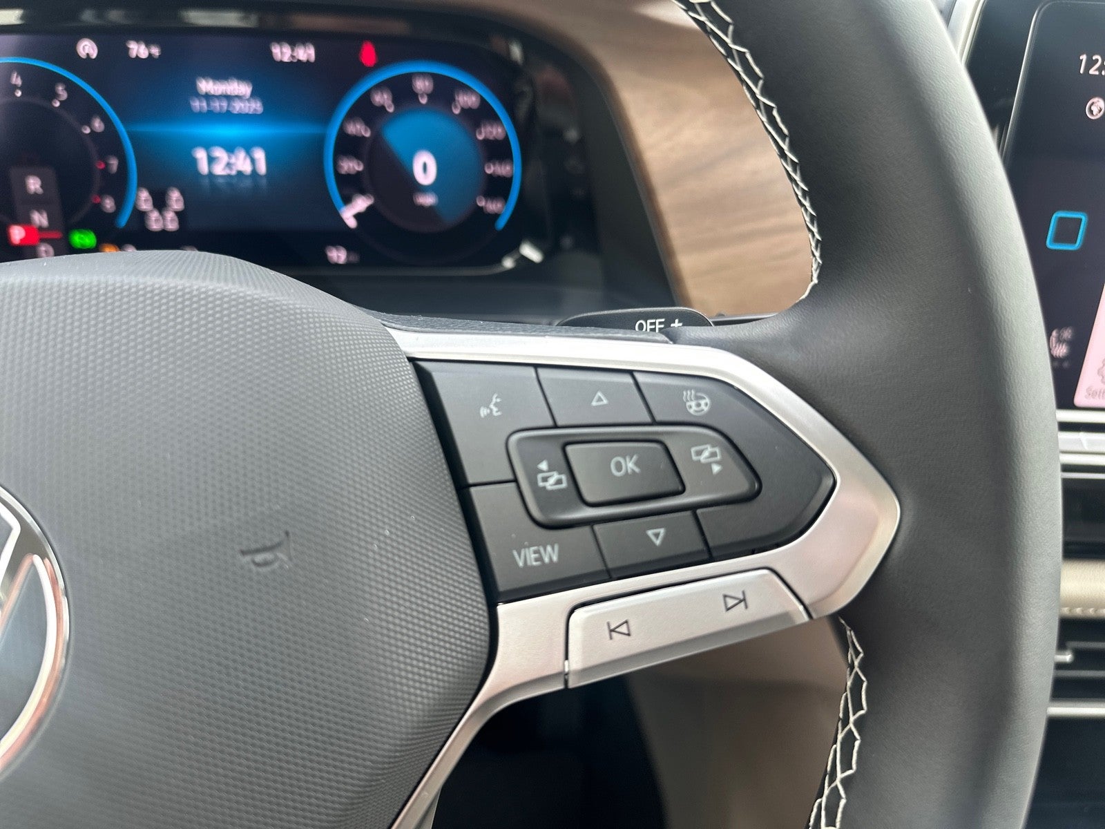 2026 Volkswagen Atlas 2.0T SE w/Technology FWD