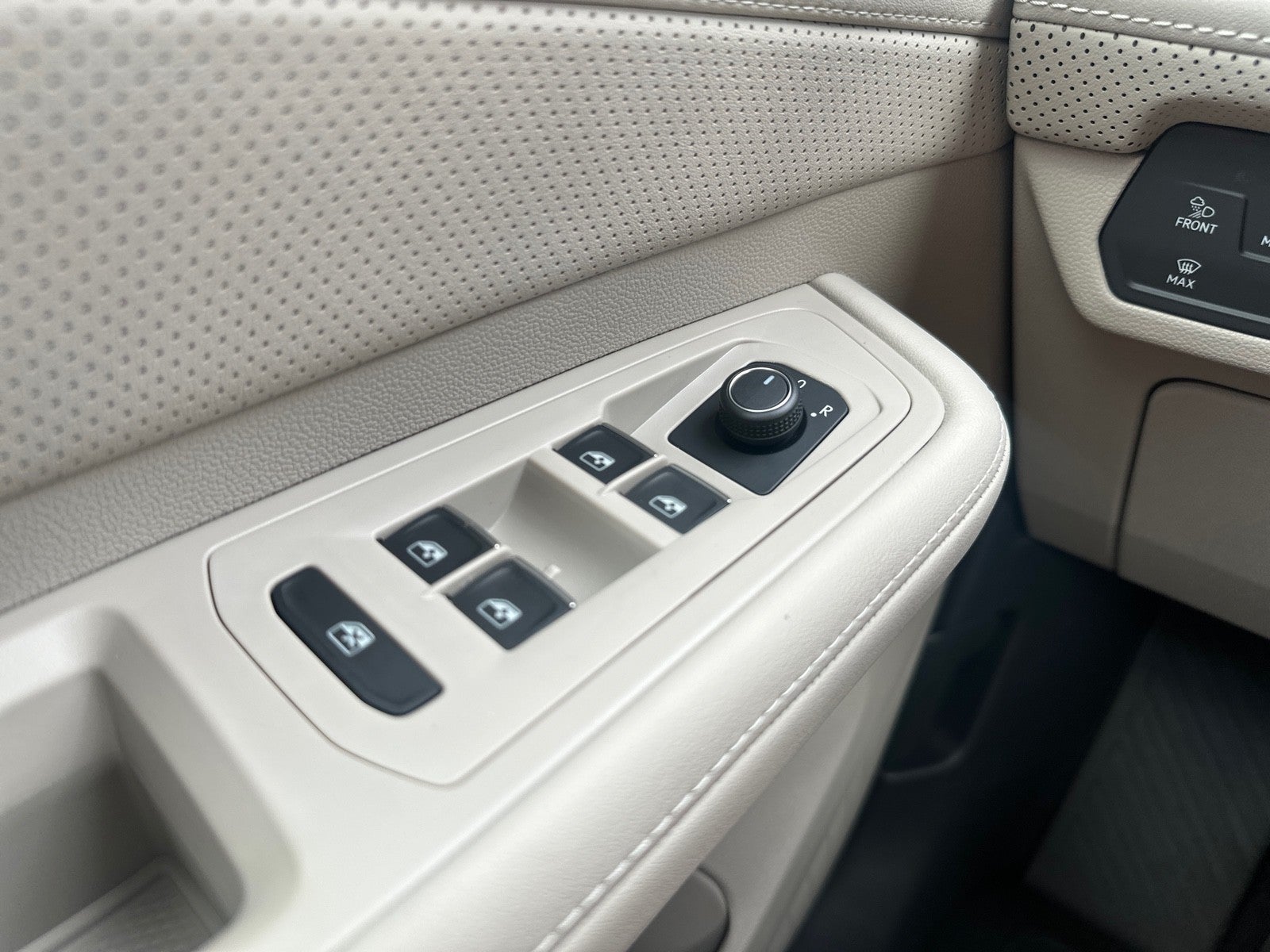 2026 Volkswagen Atlas 2.0T SE w/Technology FWD