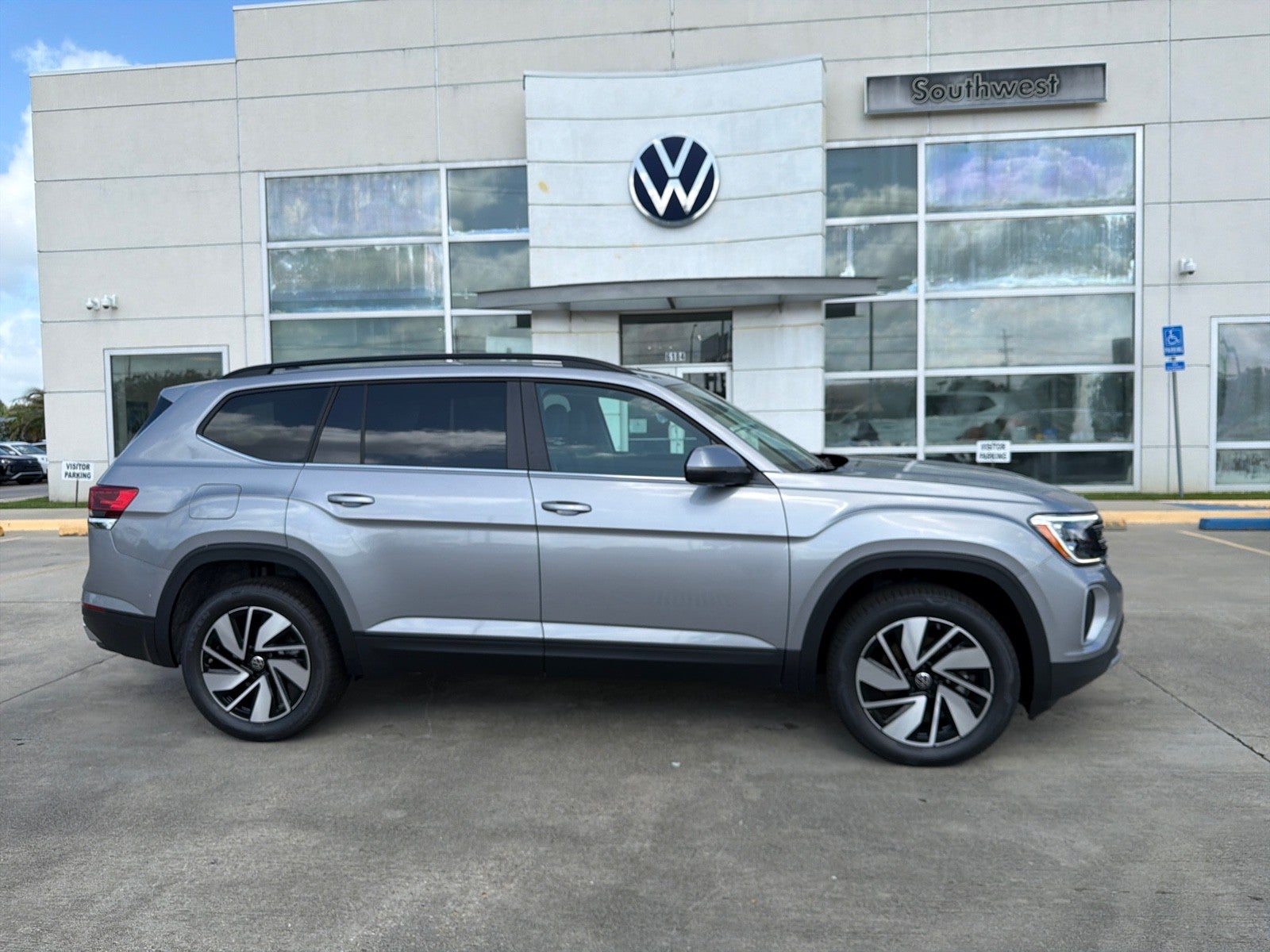 2026 Volkswagen Atlas 2.0T SE w/Technology FWD