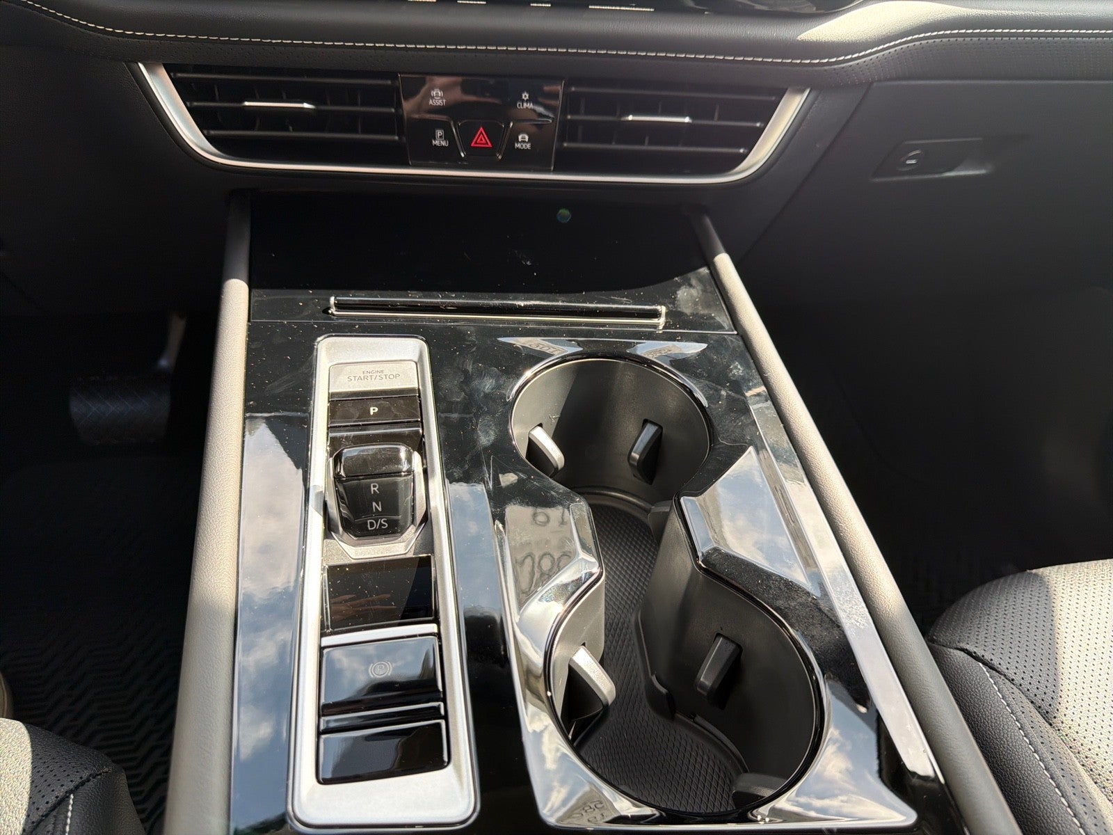 2026 Volkswagen Atlas 2.0T SE w/Technology FWD