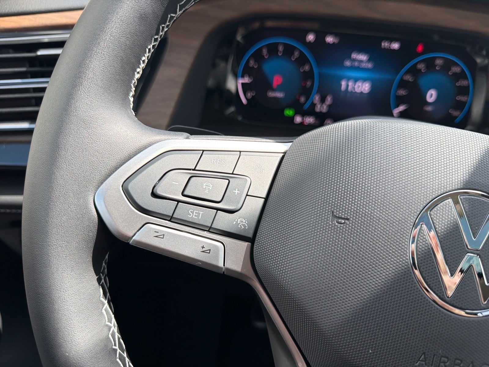 2026 Volkswagen Atlas 2.0T SE w/Technology FWD