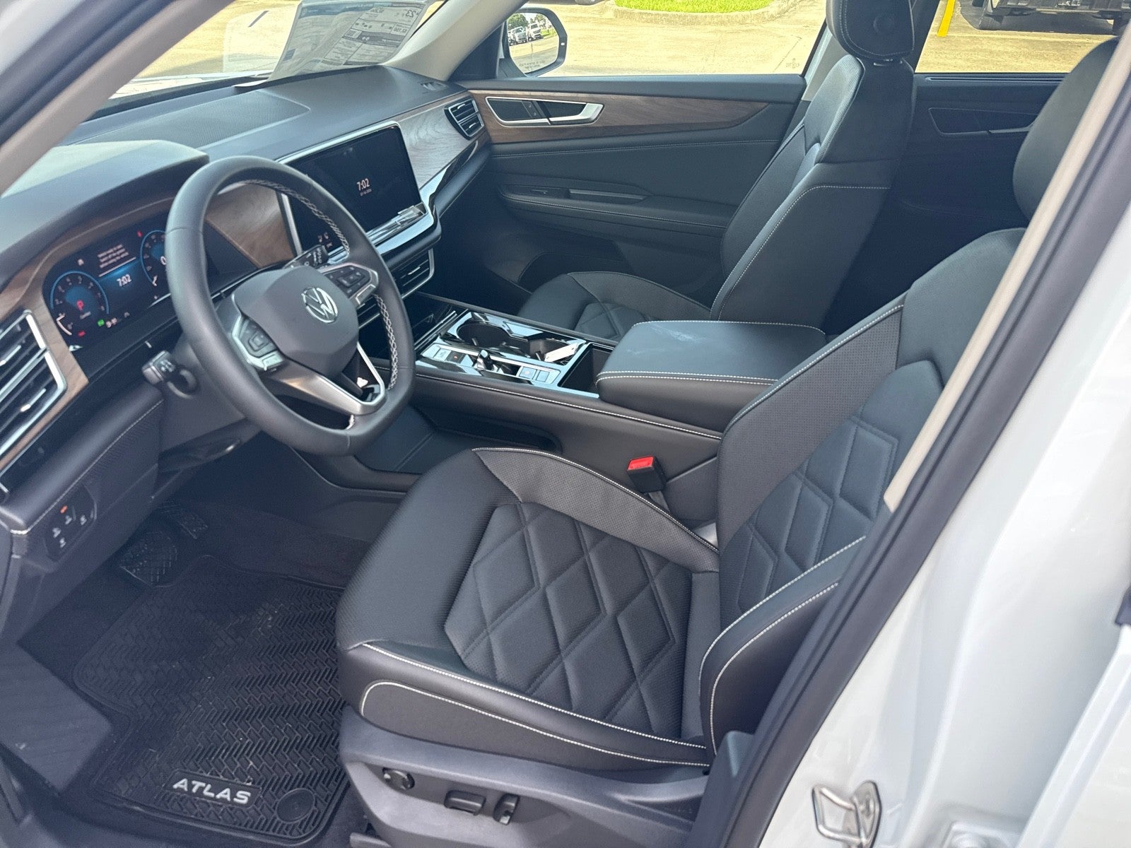 2026 Volkswagen Atlas 2.0T SE w/Technology FWD