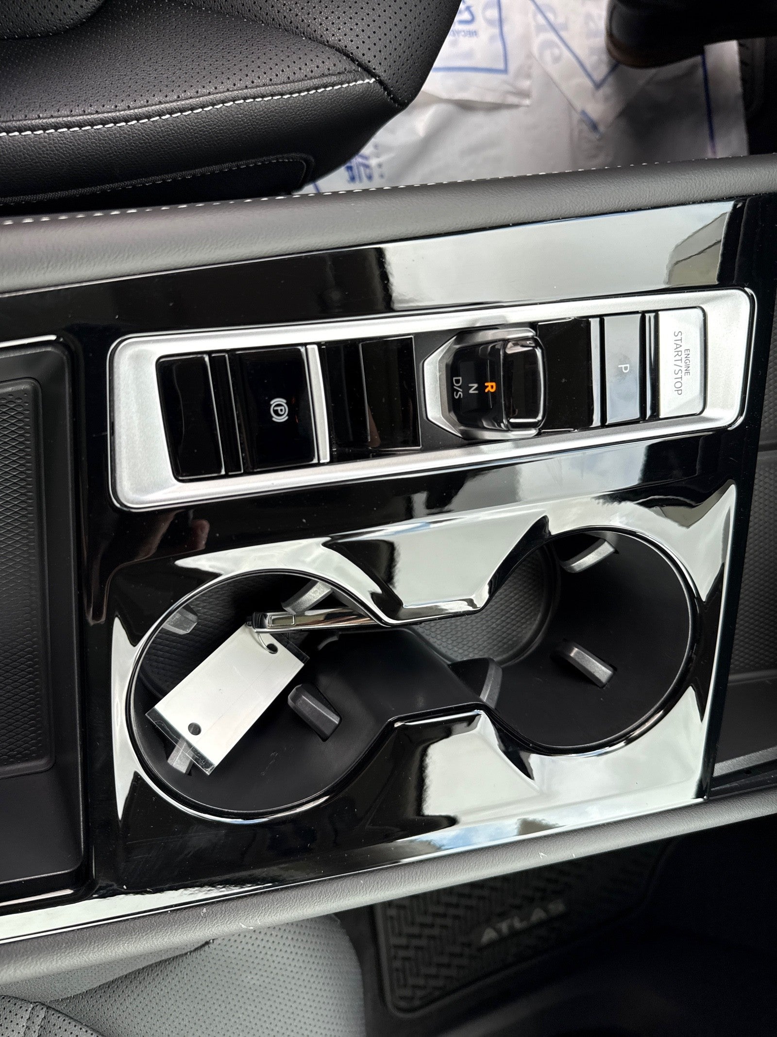 2024 Volkswagen Atlas 2.0T SE w/Technology FWD