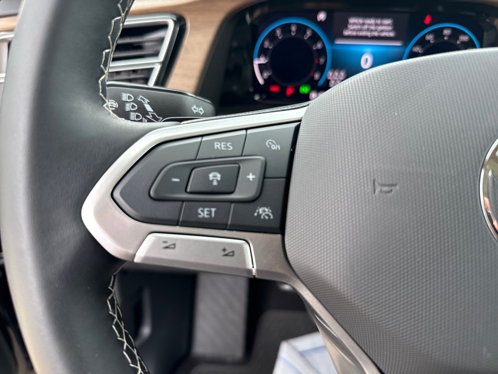 2024 Volkswagen Atlas 2.0T SE w/Technology FWD