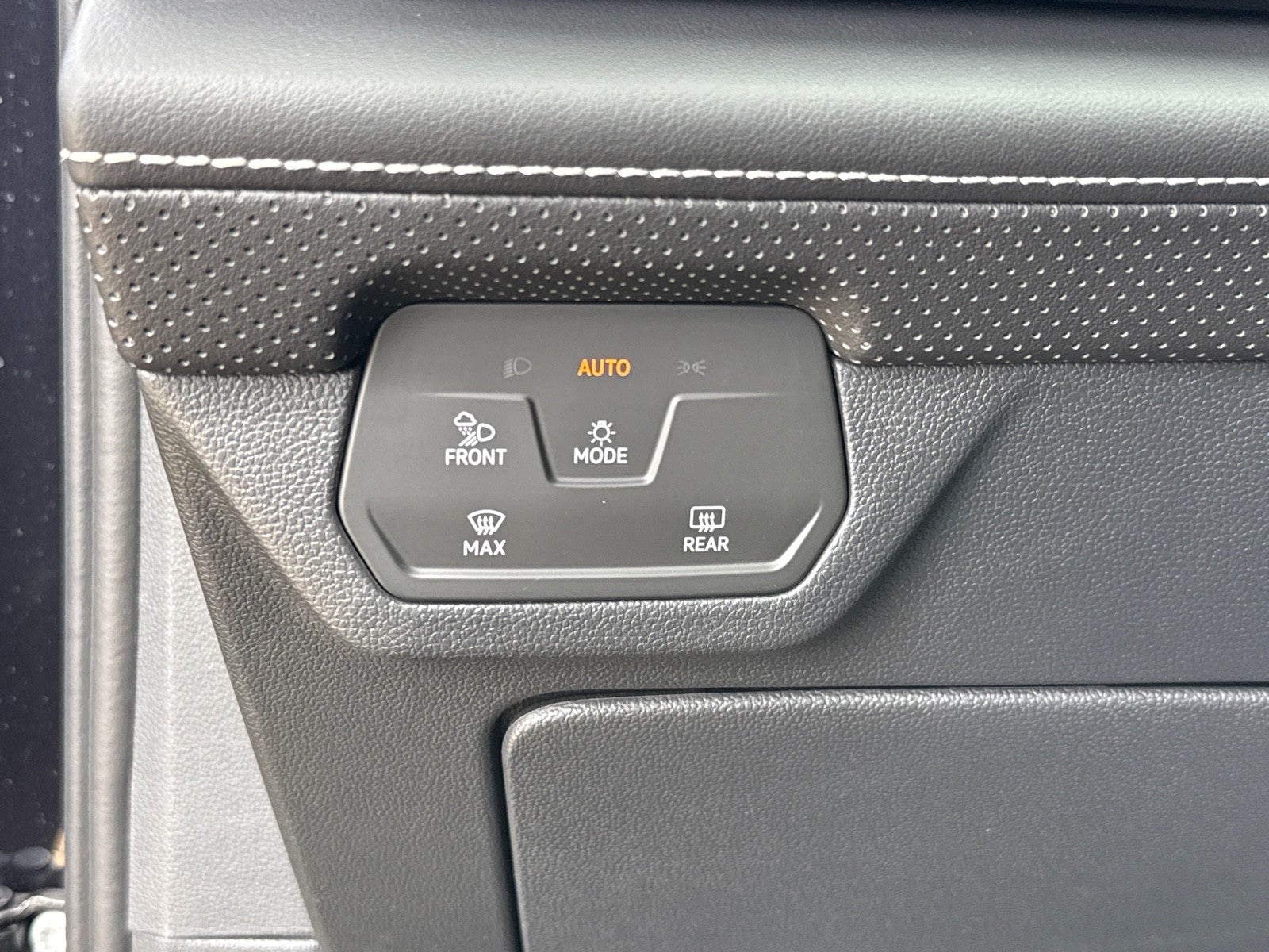 2024 Volkswagen Atlas 2.0T SE w/Technology FWD