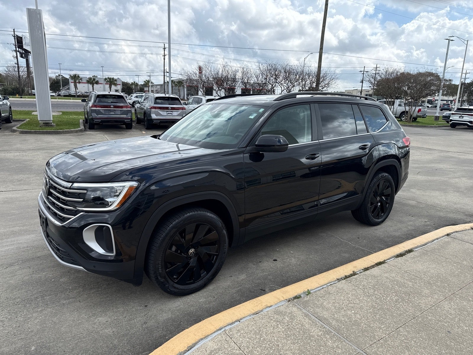 2024 Volkswagen Atlas 2.0T SE w/Technology FWD