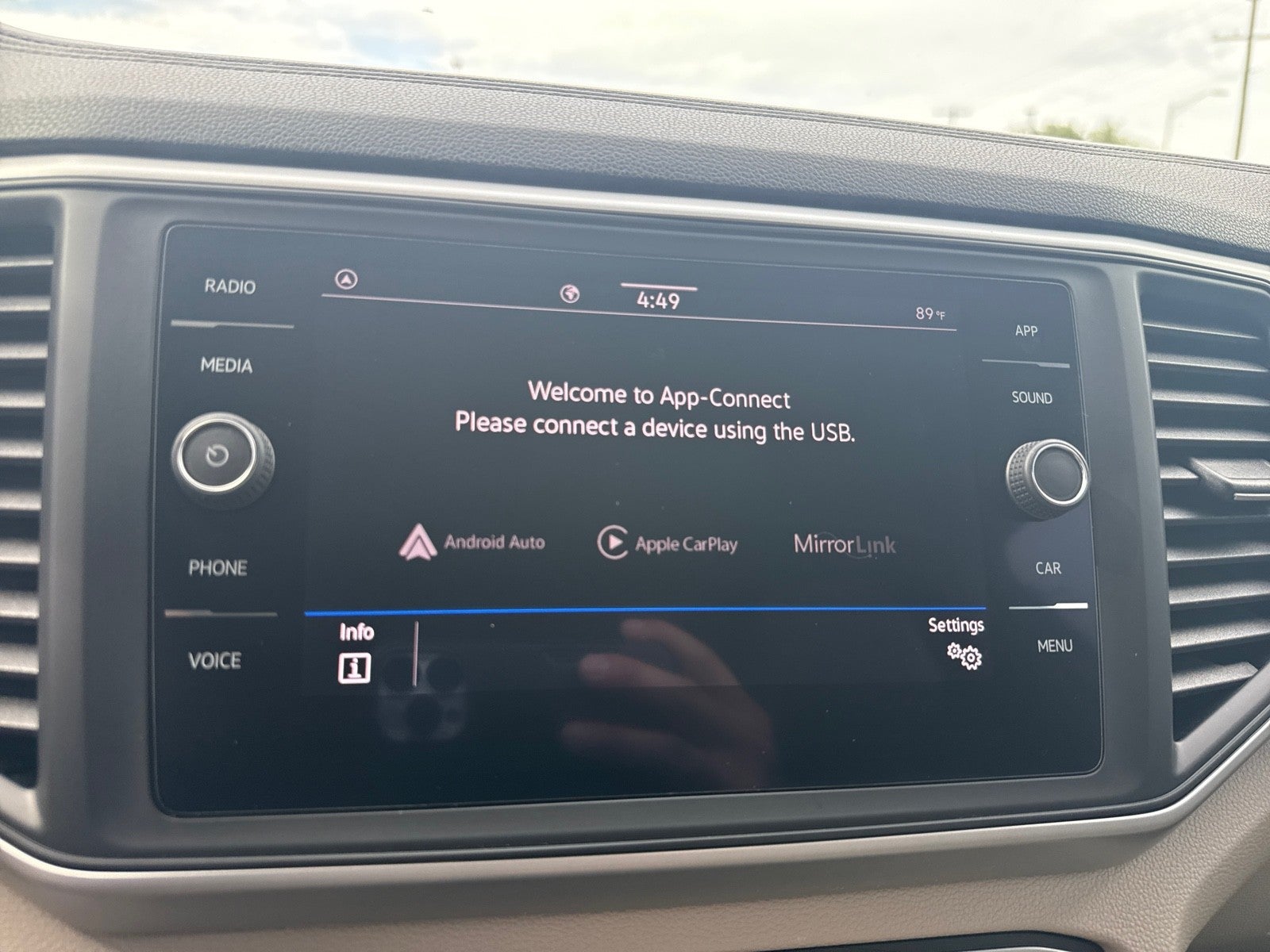 2021 Volkswagen Atlas 3.6L V6 SE w/Technology FWD *Ltd Avail*