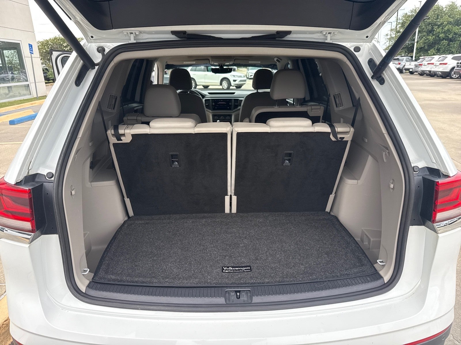 2021 Volkswagen Atlas 3.6L V6 SE w/Technology FWD *Ltd Avail*