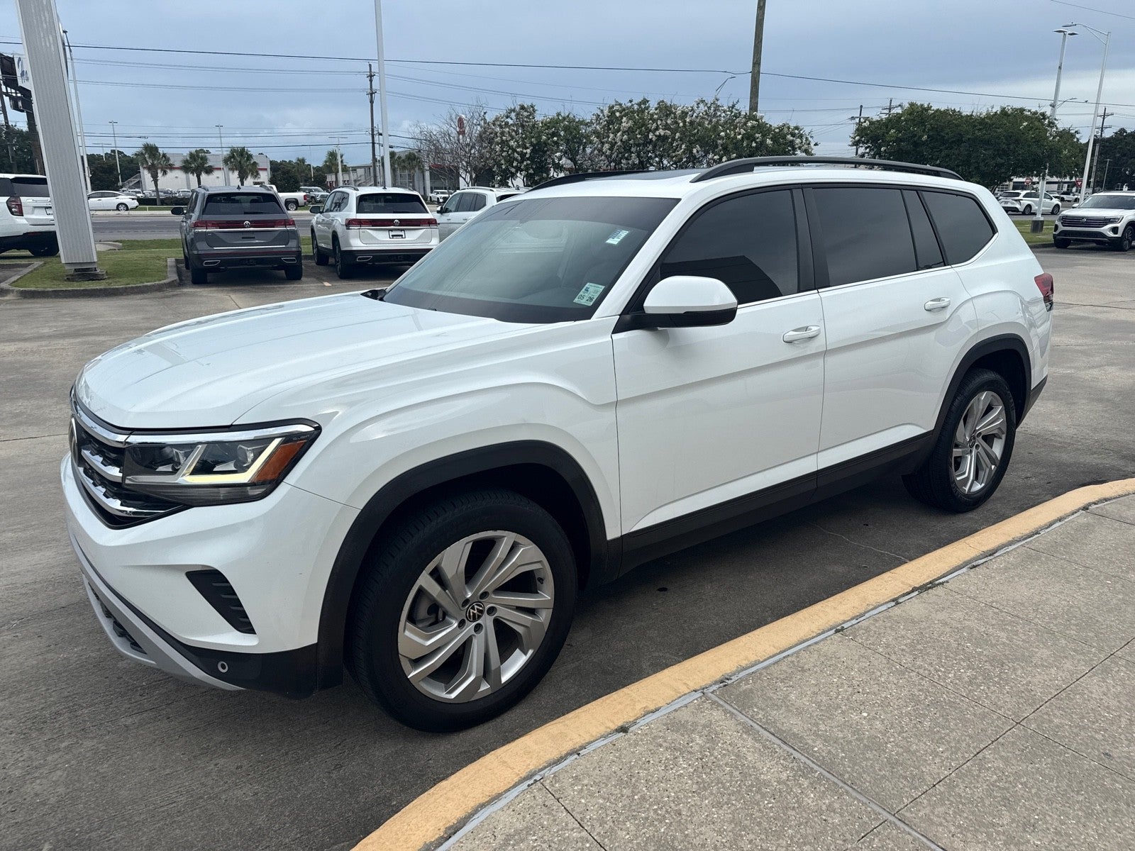 2021 Volkswagen Atlas 3.6L V6 SE w/Technology FWD *Ltd Avail*
