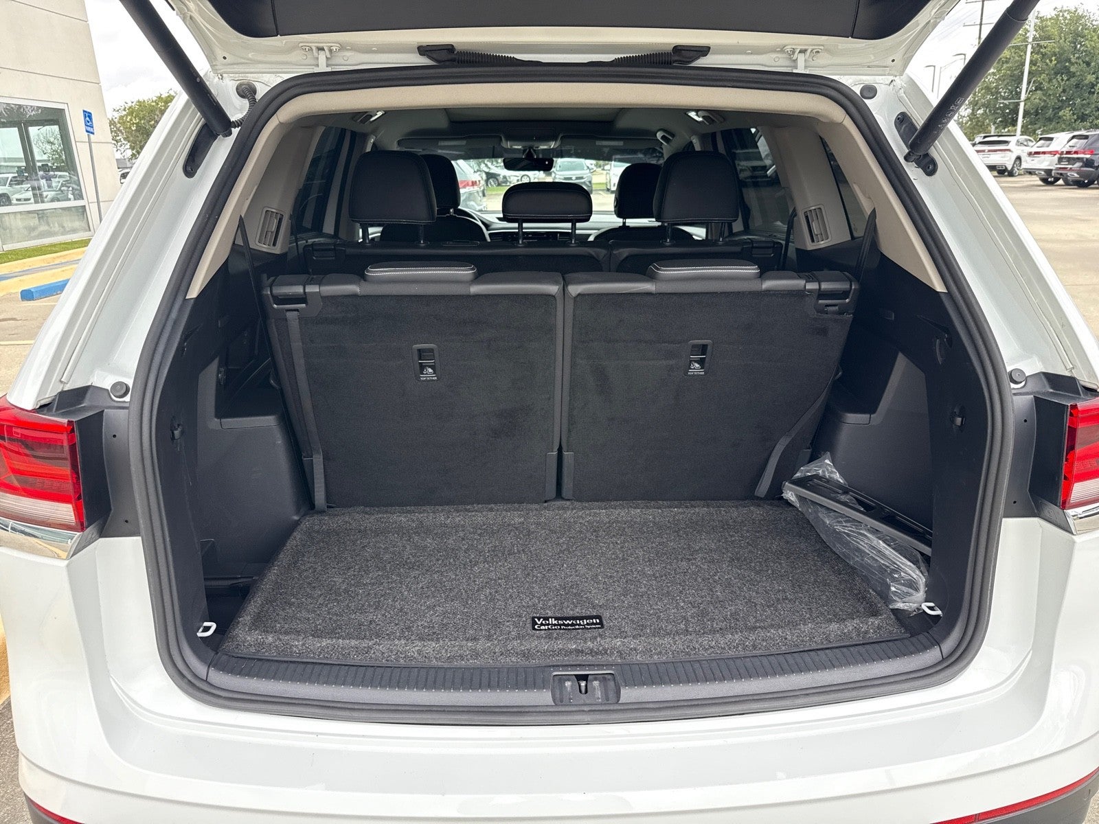 2023 Volkswagen Atlas 3.6L V6 SE w/Technology FWD