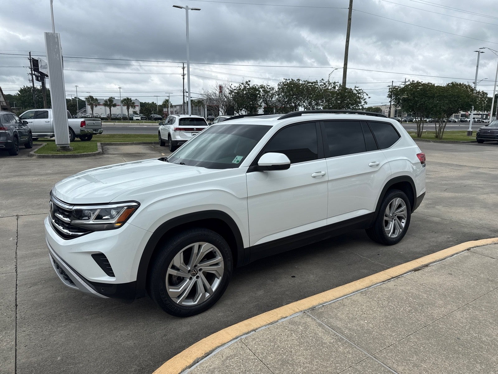 2023 Volkswagen Atlas 3.6L V6 SE w/Technology FWD
