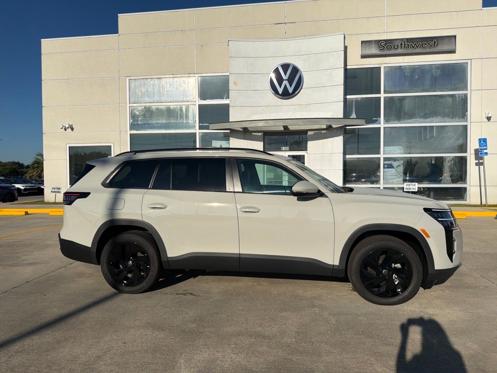 2027 Volkswagen Atlas SE w/Technology FWD