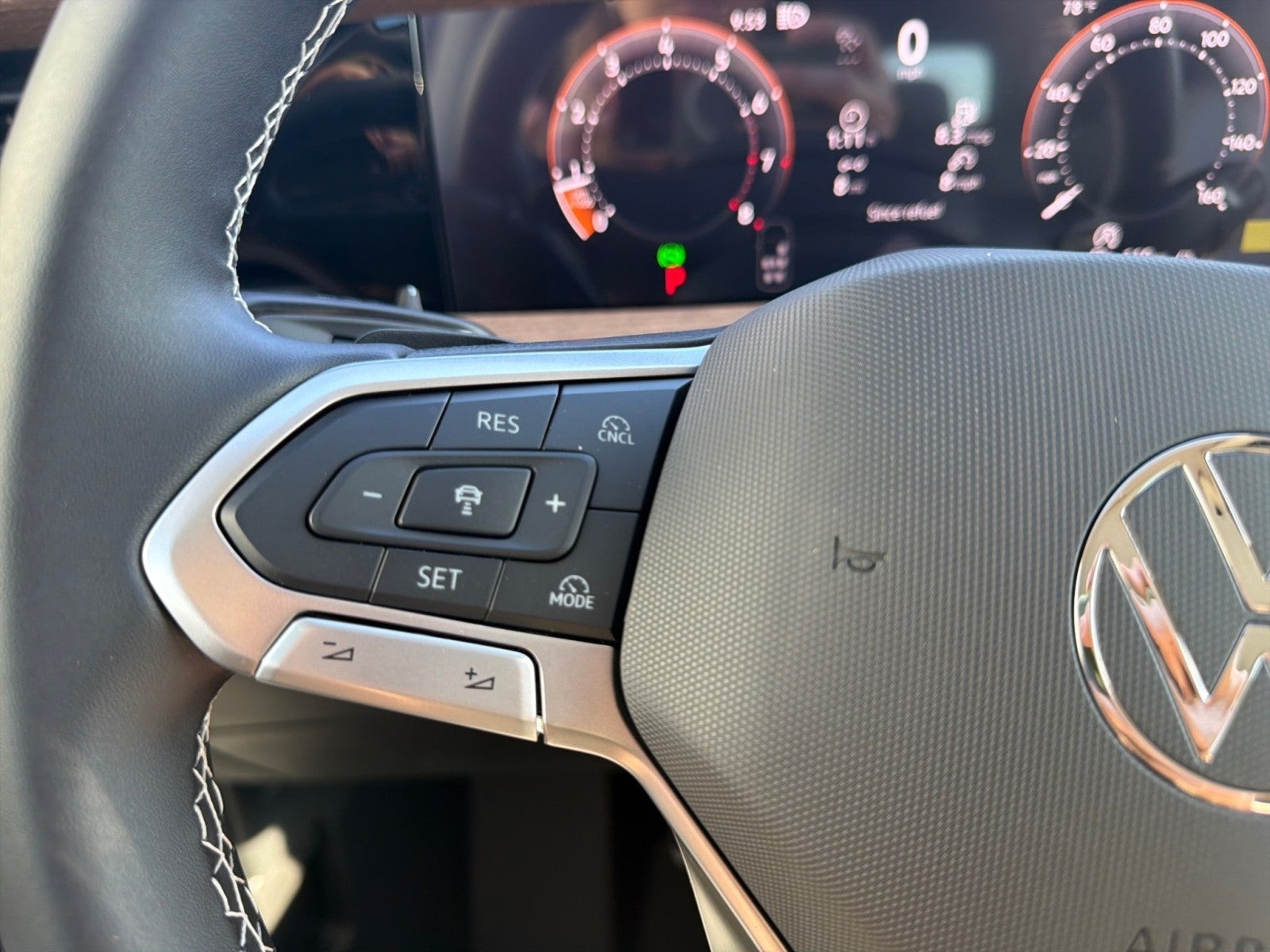 2027 Volkswagen Atlas SE w/Technology FWD