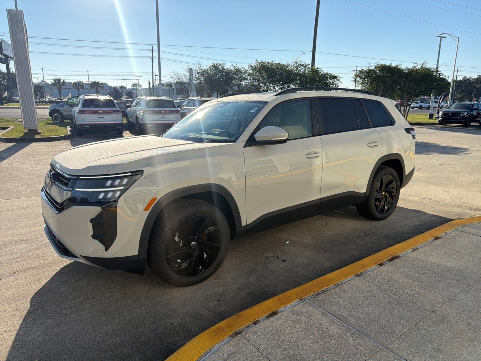 2027 Volkswagen Atlas SE w/Technology FWD