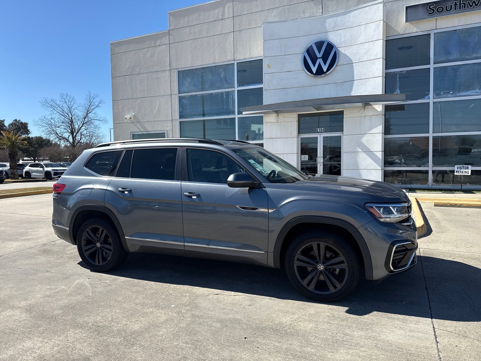 2021 Volkswagen Atlas 3.6L V6 SE w/Technology R-Line FWD *Ltd Avail*