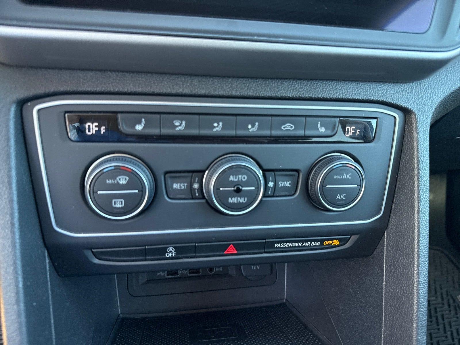 2021 Volkswagen Atlas 3.6L V6 SE w/Technology R-Line FWD *Ltd Avail*