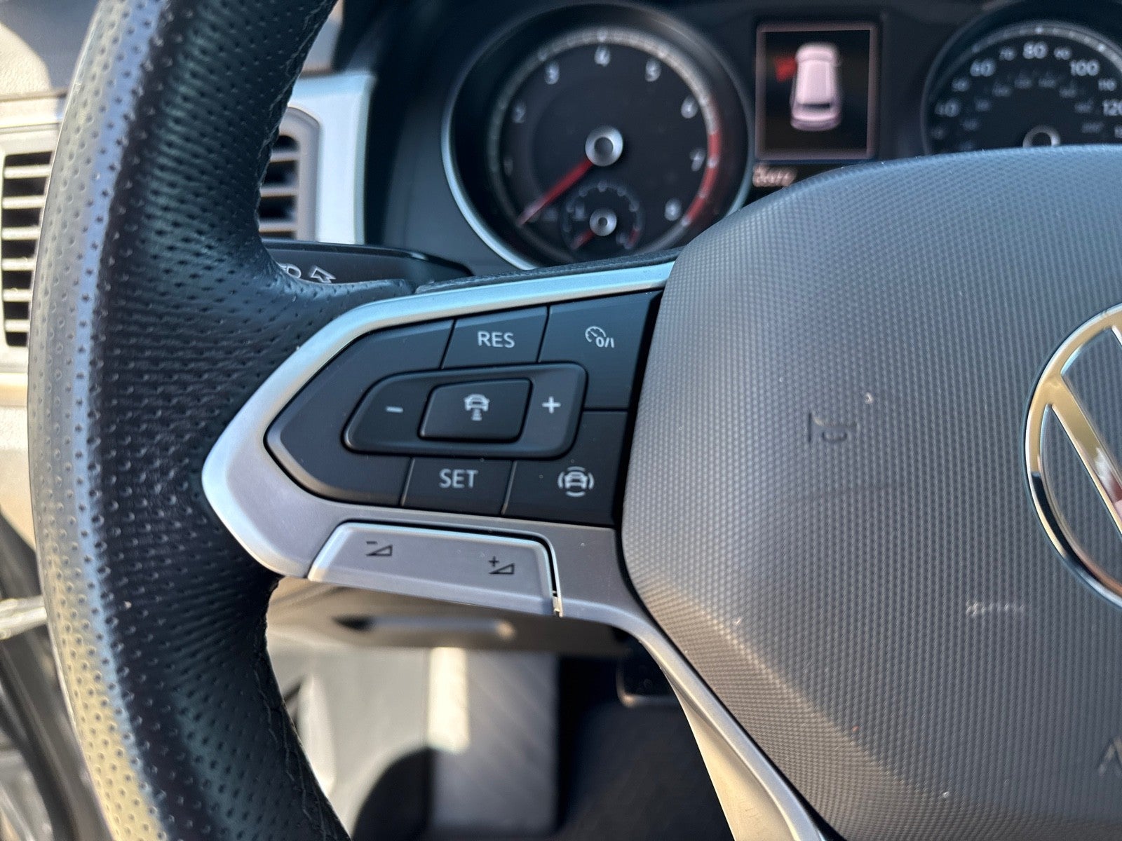 2021 Volkswagen Atlas 3.6L V6 SE w/Technology R-Line FWD *Ltd Avail*