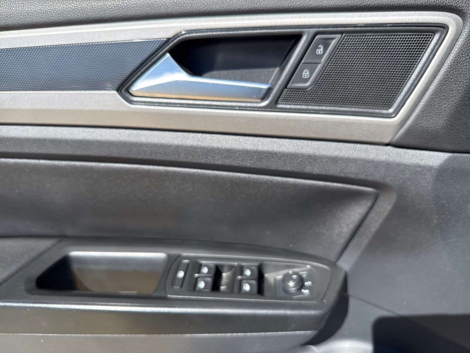 2021 Volkswagen Atlas 3.6L V6 SE w/Technology R-Line FWD *Ltd Avail*