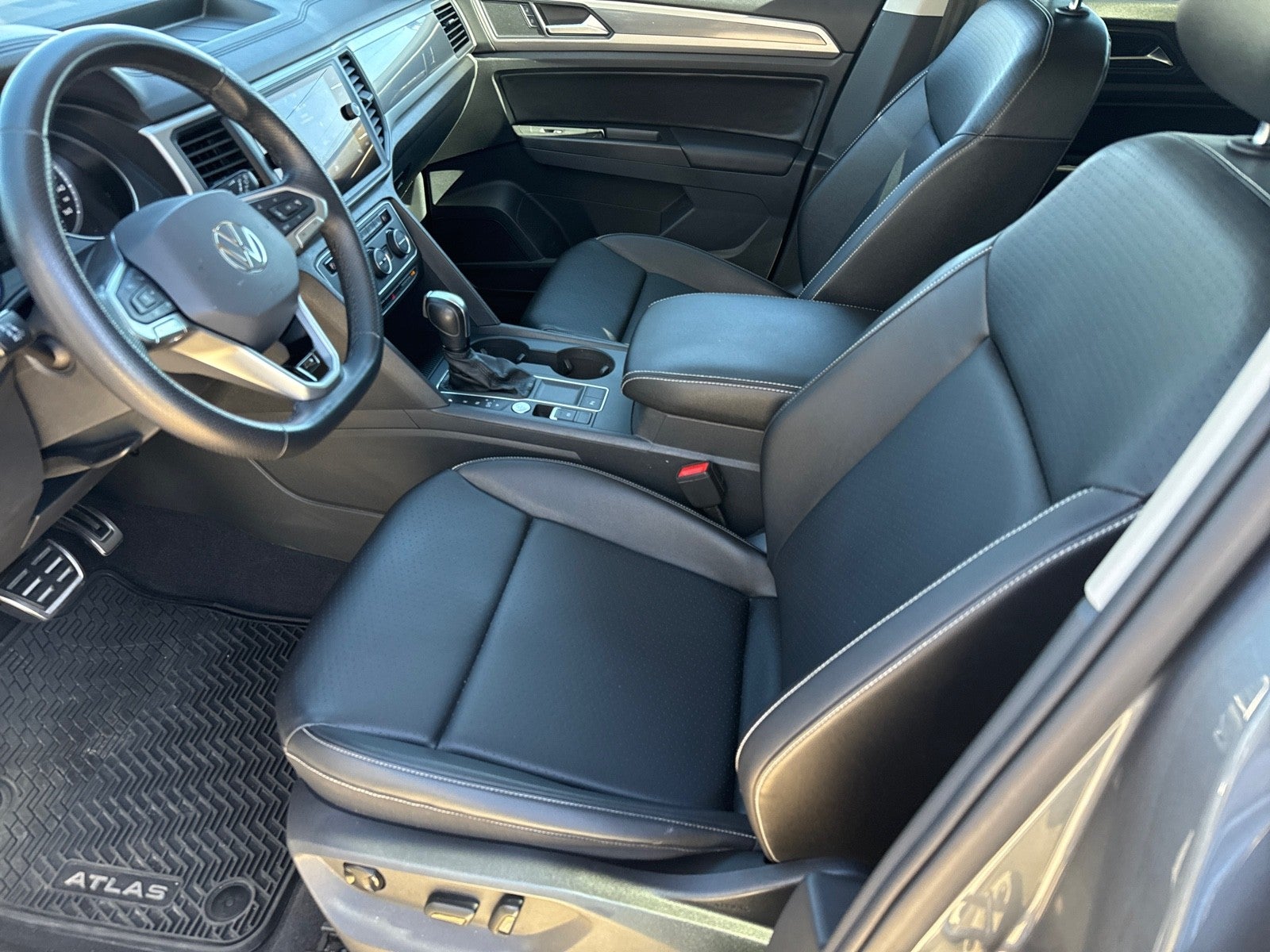 2021 Volkswagen Atlas 3.6L V6 SE w/Technology R-Line FWD *Ltd Avail*