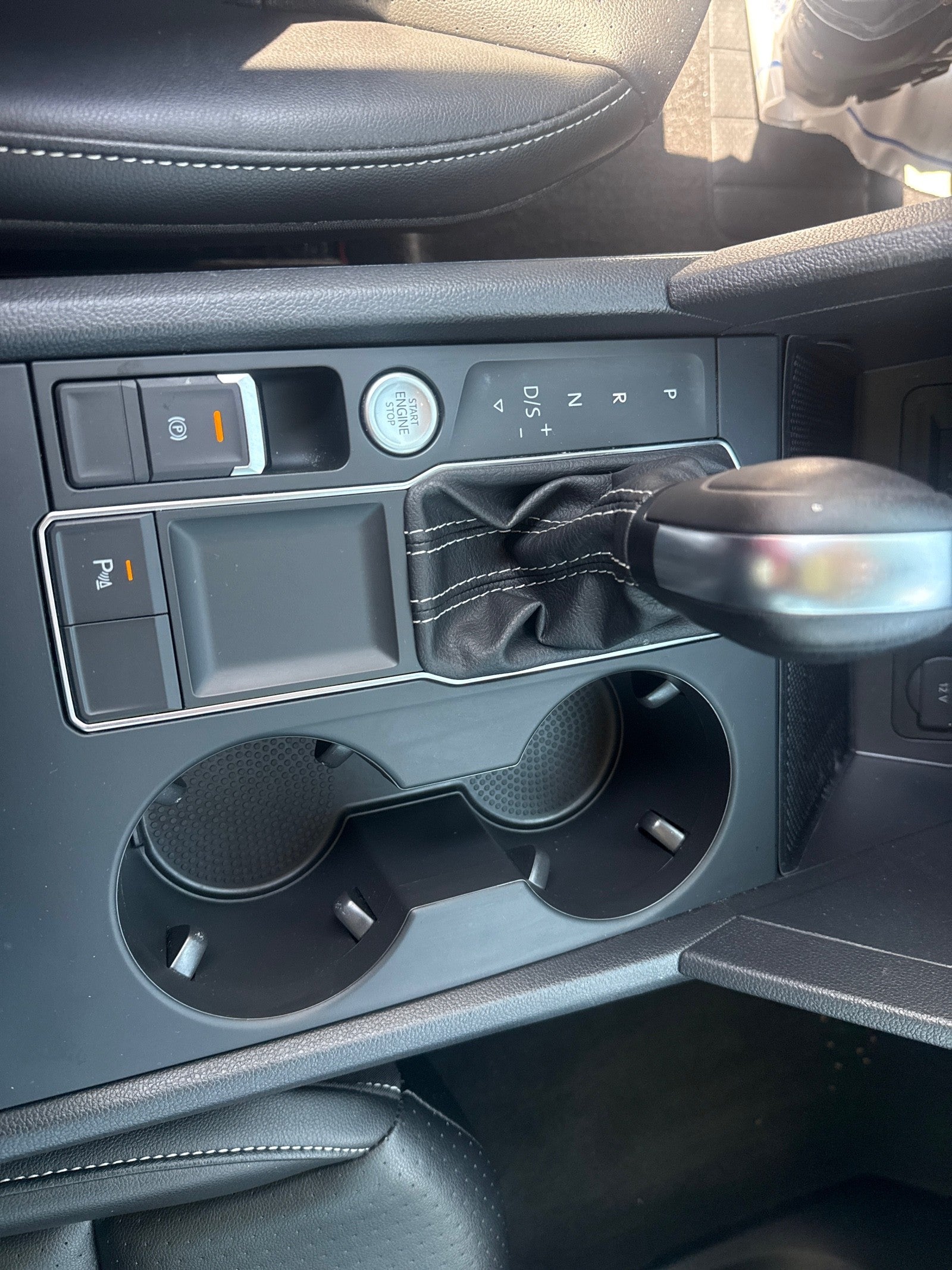 2021 Volkswagen Atlas 2021.5 3.6L V6 SE w/Technology R-Line FWD