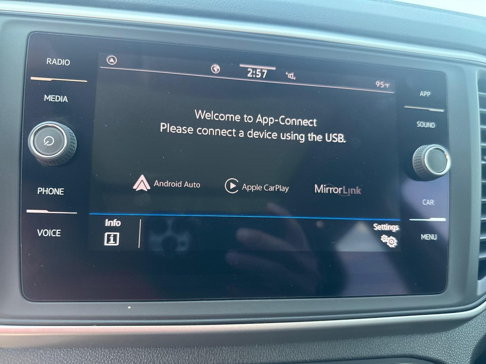 2021 Volkswagen Atlas 2021.5 3.6L V6 SE w/Technology R-Line FWD