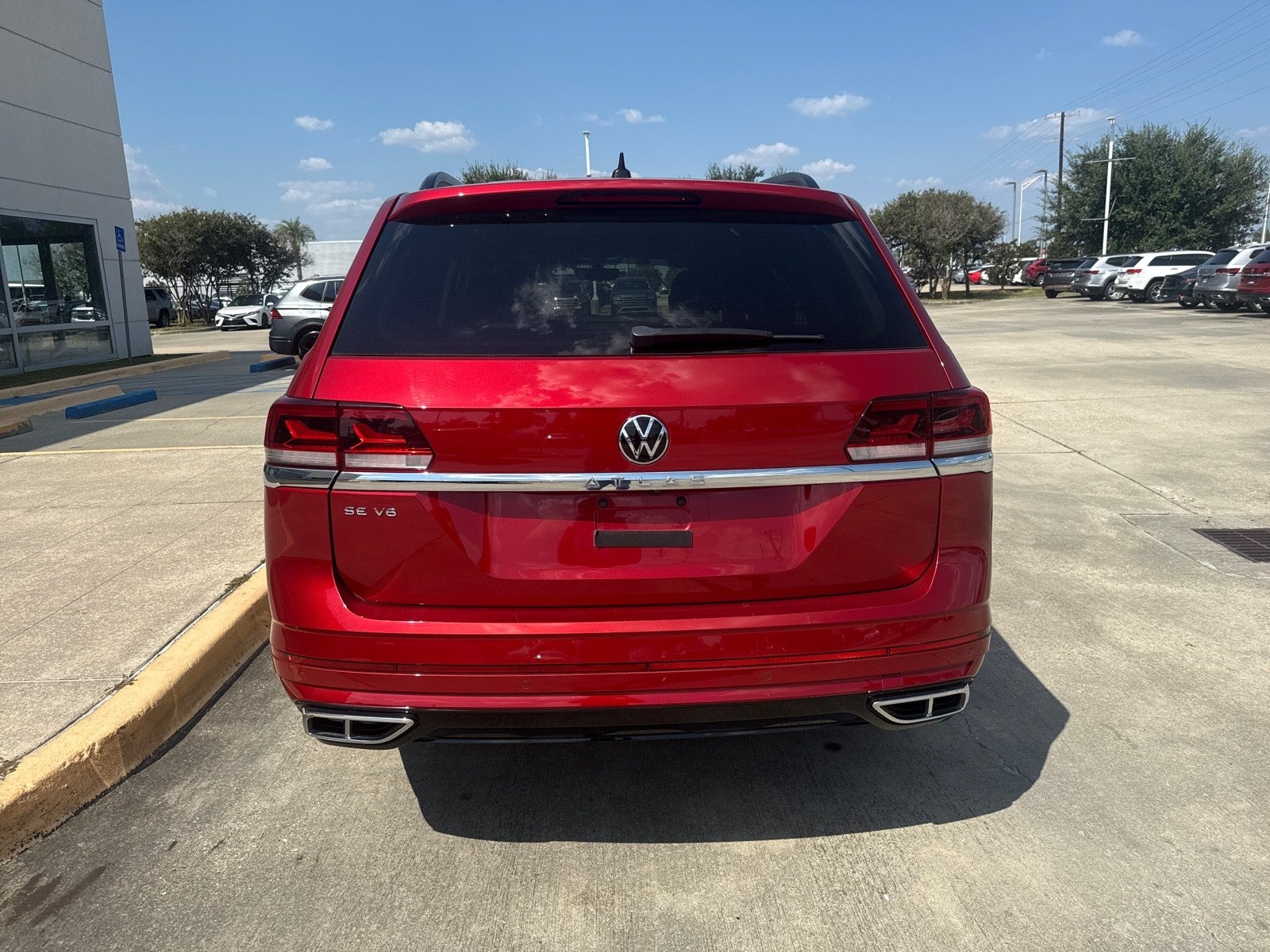 2021 Volkswagen Atlas 2021.5 3.6L V6 SE w/Technology R-Line FWD