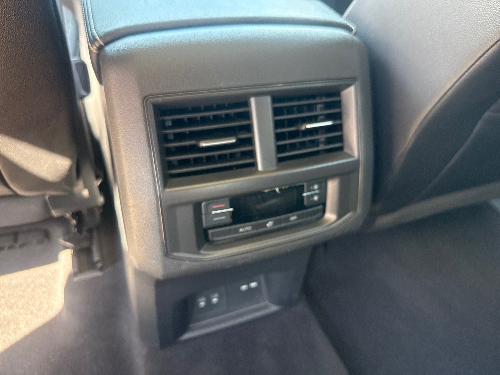 2021 Volkswagen Atlas 2021.5 3.6L V6 SE w/Technology R-Line FWD