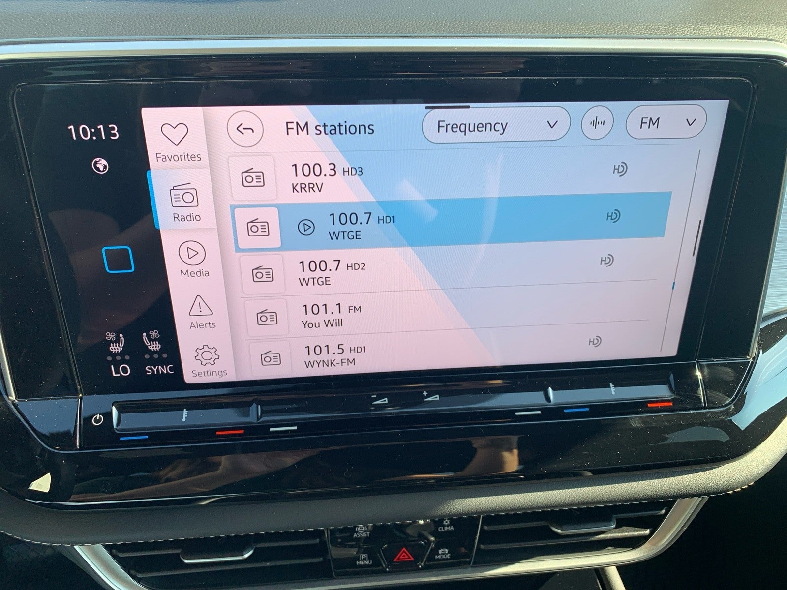2026 Volkswagen Atlas Cross Sport 2.0T SE w/Technology FWD