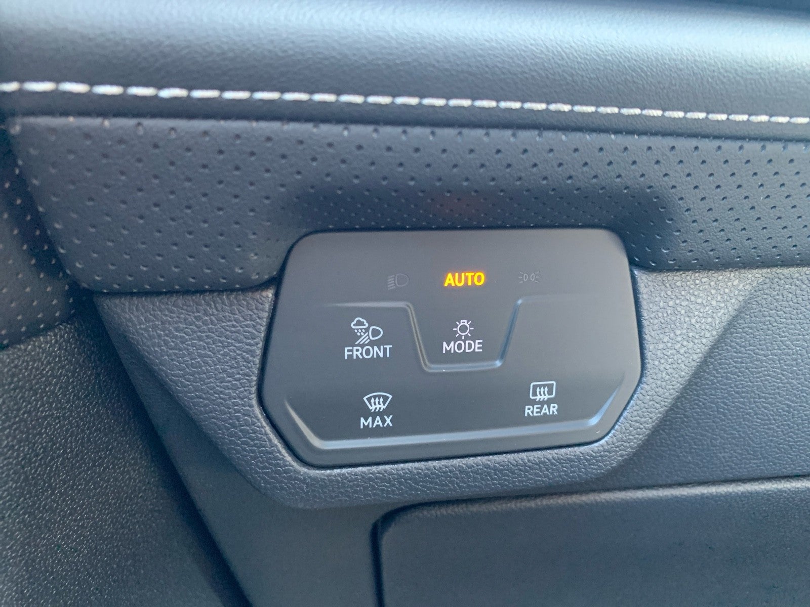 2026 Volkswagen Atlas Cross Sport 2.0T SE w/Technology FWD
