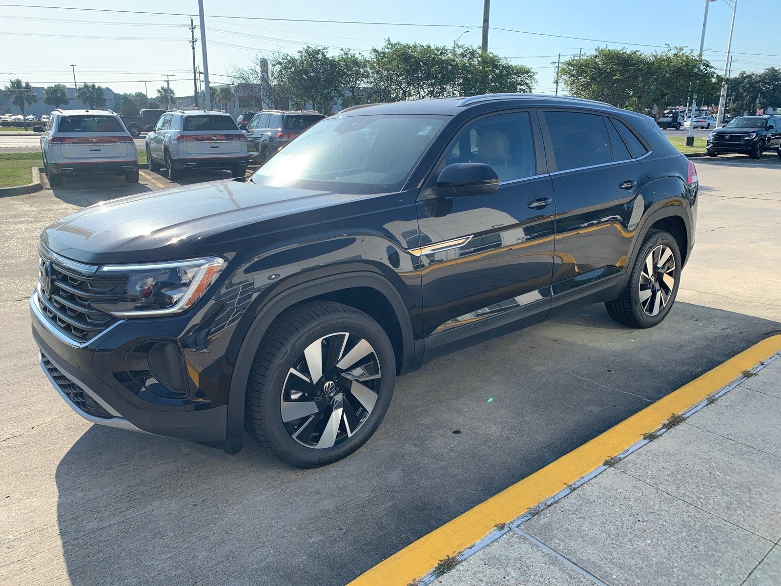 2026 Volkswagen Atlas Cross Sport 2.0T SE w/Technology FWD