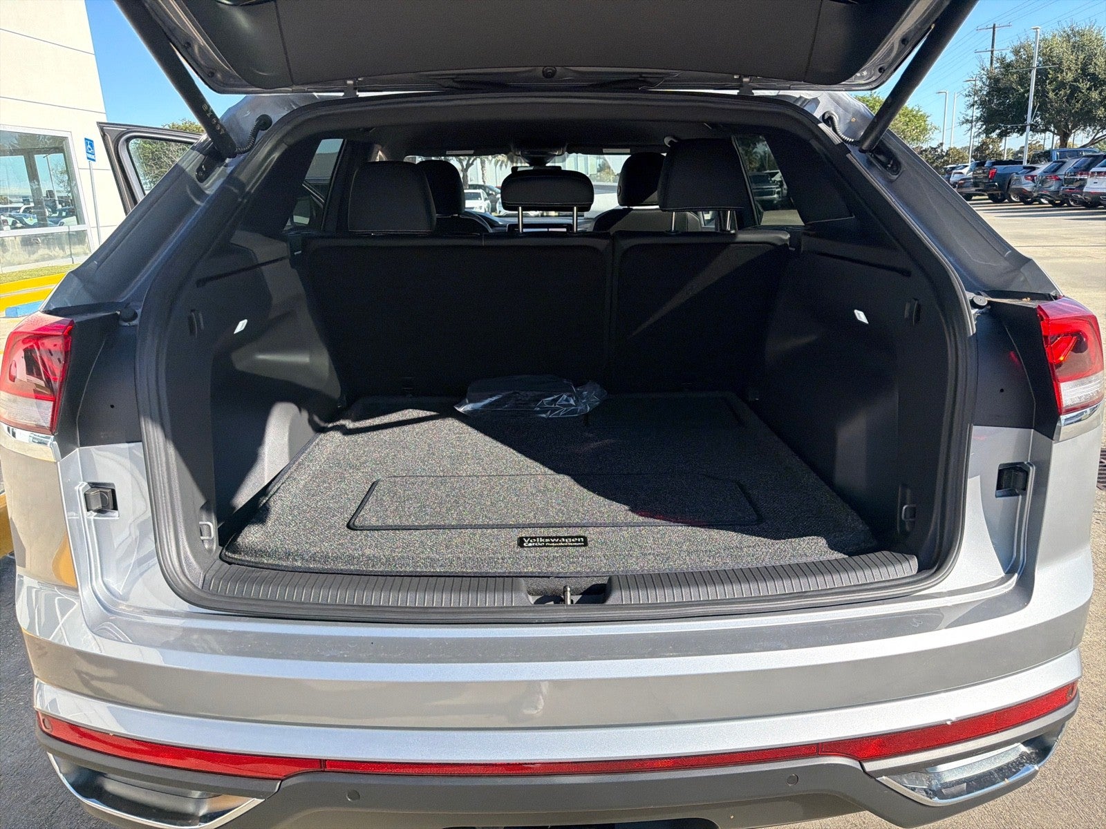 2026 Volkswagen Atlas Cross Sport 2.0T SE w/Technology FWD