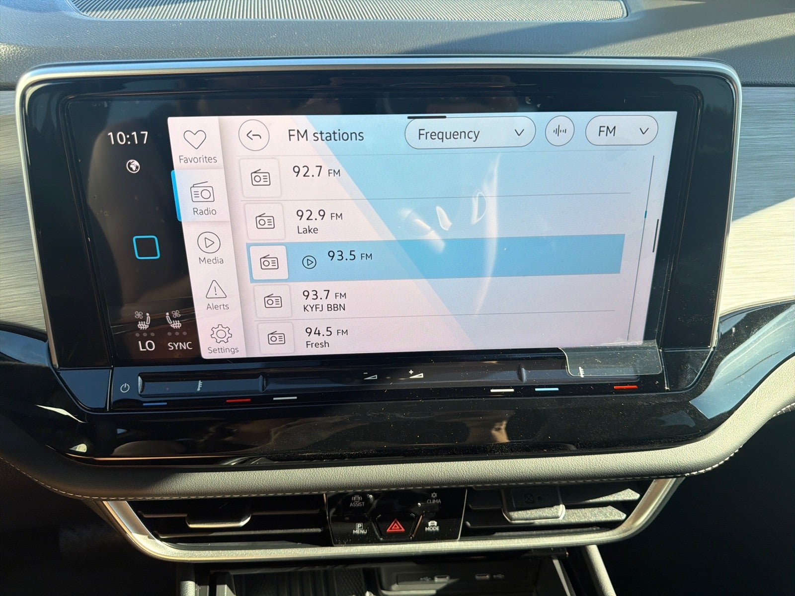 2026 Volkswagen Atlas Cross Sport 2.0T SE w/Technology FWD