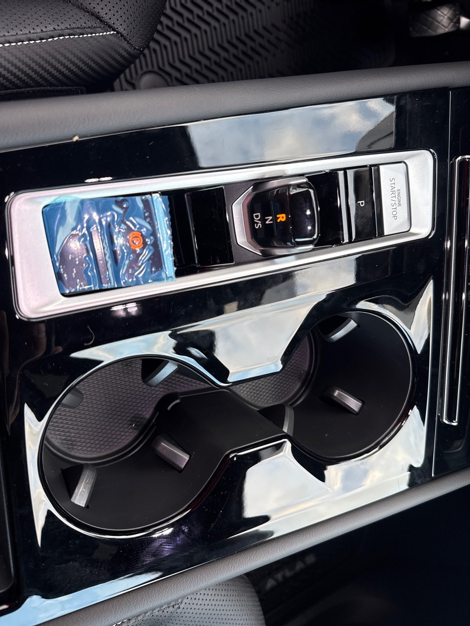 2026 Volkswagen Atlas Cross Sport 2.0T SE w/Technology FWD