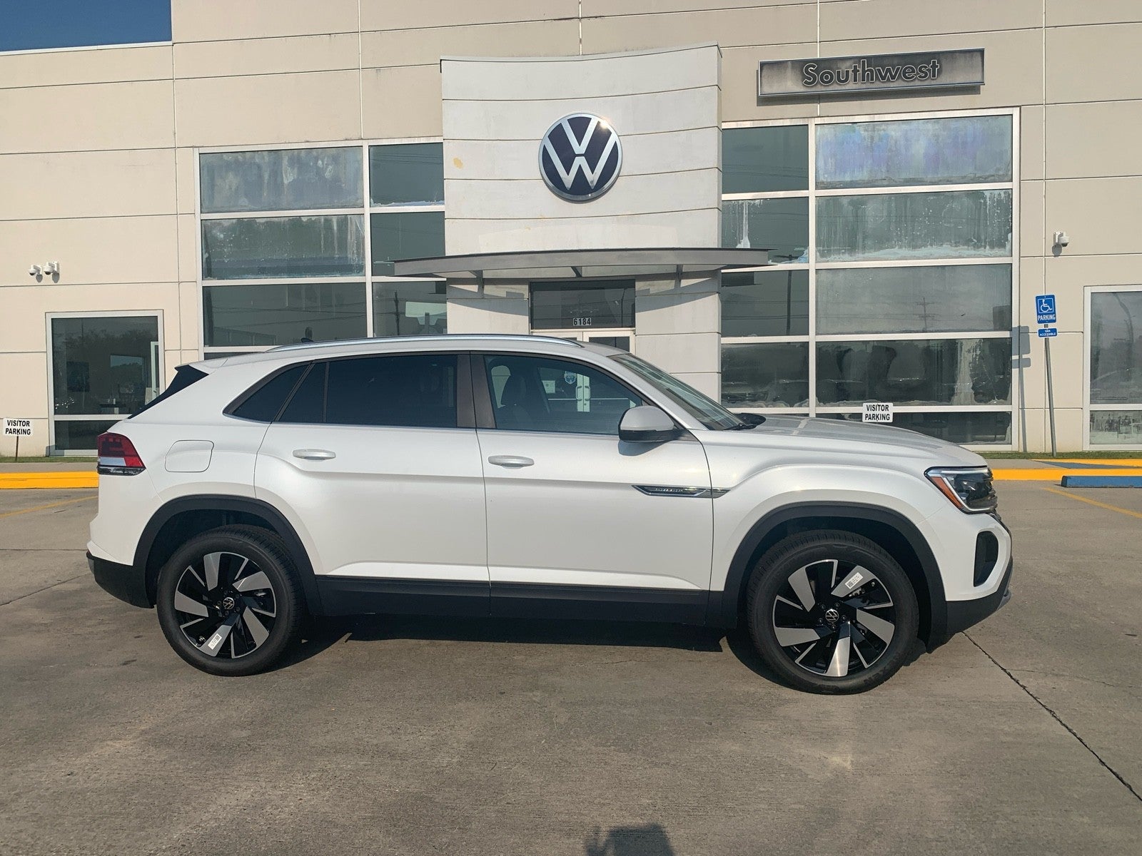 2026 Volkswagen Atlas Cross Sport 2.0T SE w/Technology FWD