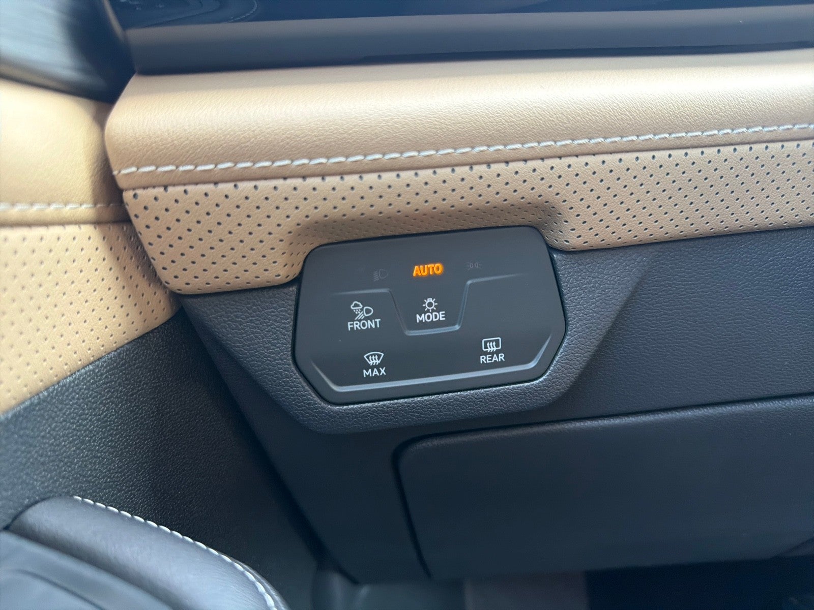 2026 Volkswagen Atlas Cross Sport 2.0T SE w/Technology FWD