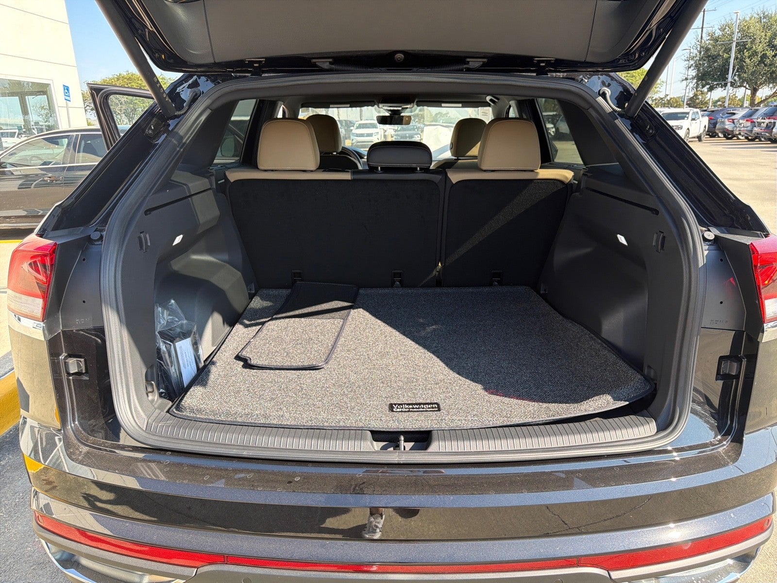 2026 Volkswagen Atlas Cross Sport 2.0T SE w/Technology FWD